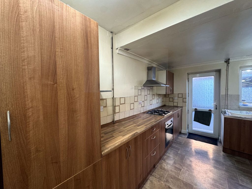 Property photo 3 of 12 Photo 9