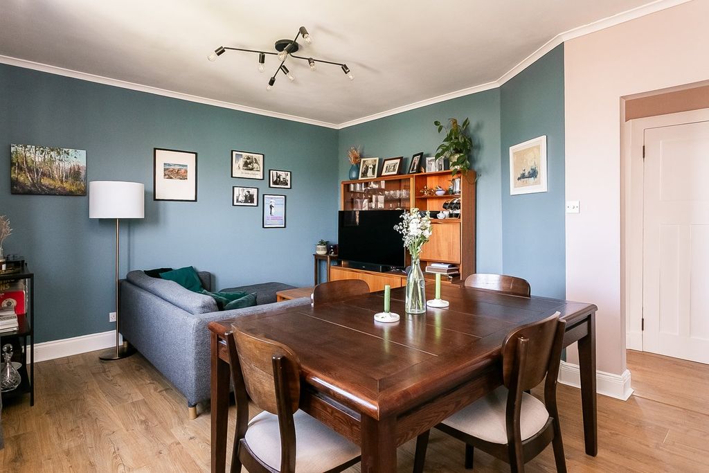 Property photo 3 of 32