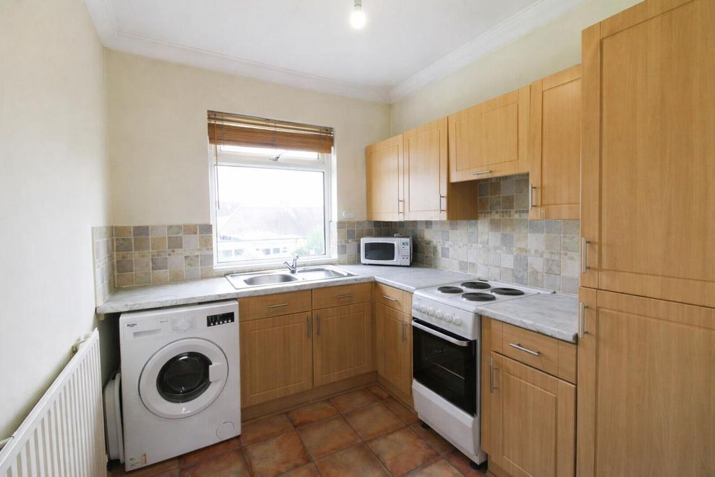 Property photo 3 of 6 Kitchen