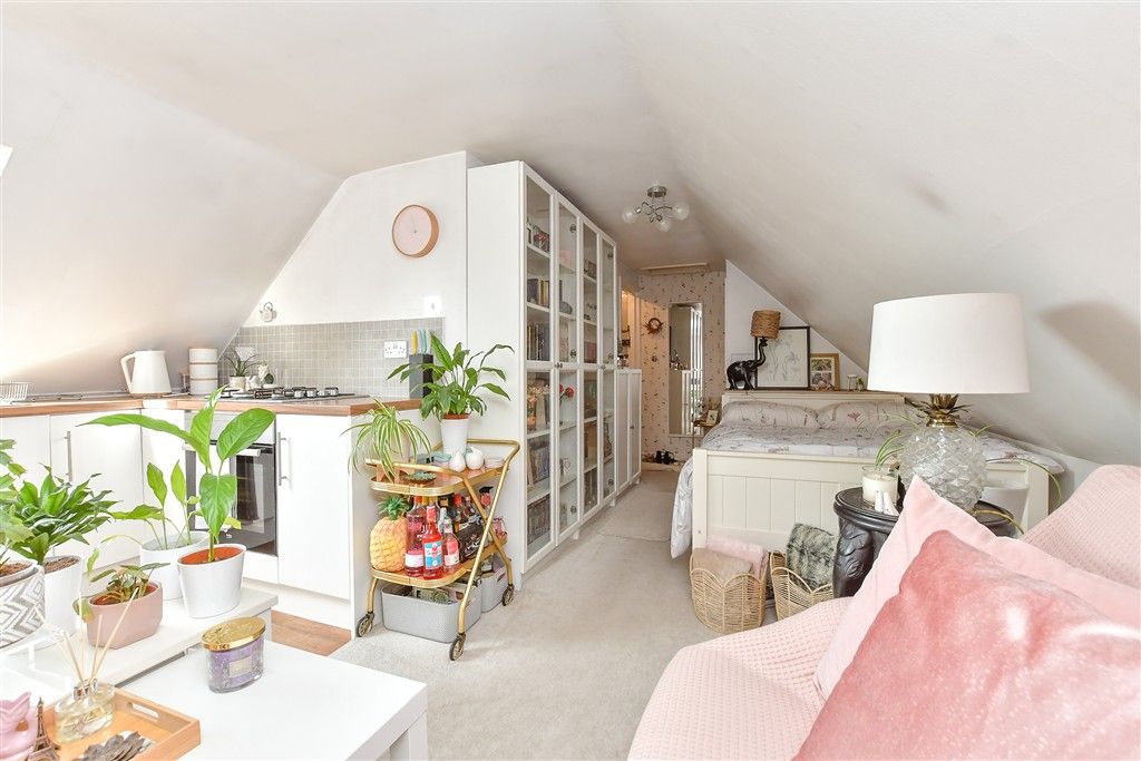 Property photo 2 of 6 Bedroom/ Kitchen/ Living Area