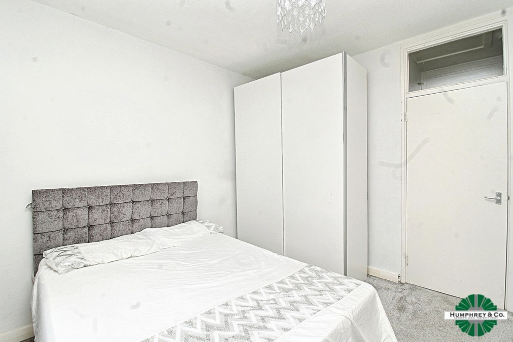 Property photo 3 of 5 Pbox-Img.Jpg