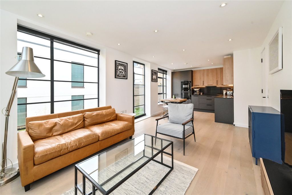 Property photo 2 of 17 Picture No. 16