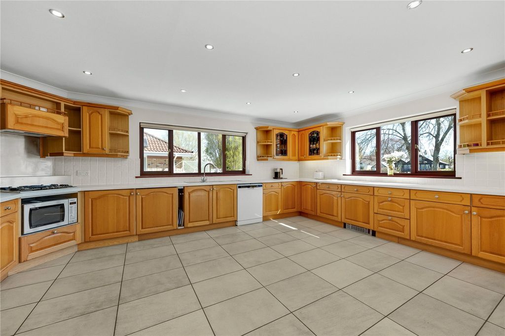 Property photo 2 of 18 Kitchen