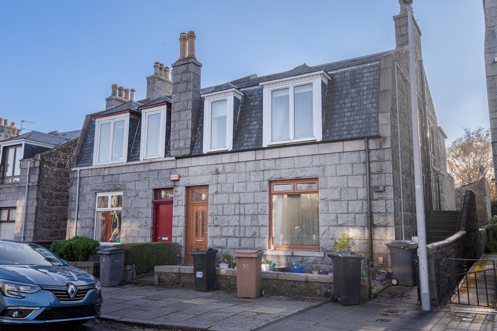 Property photo 1 of 17 Exterior