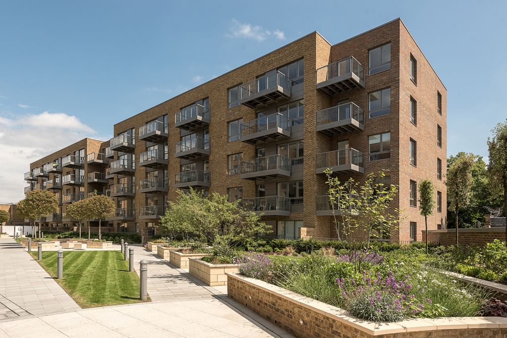 Property photo 1 of 19 Smithfield Square