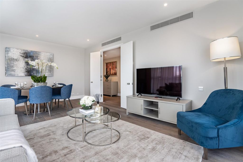 Property photo 2 of 13 8474415-Interior09.Jpg
