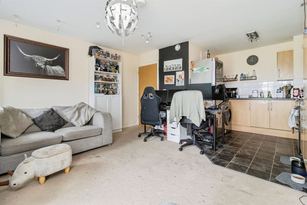 Property photo 3 of 17