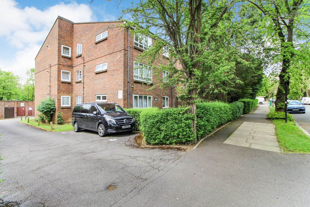 Property photo 1 of 18 Two Double Bedroom Flat For Sale