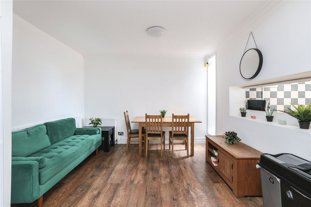 Property photo 3 of 10 Picture No. 06