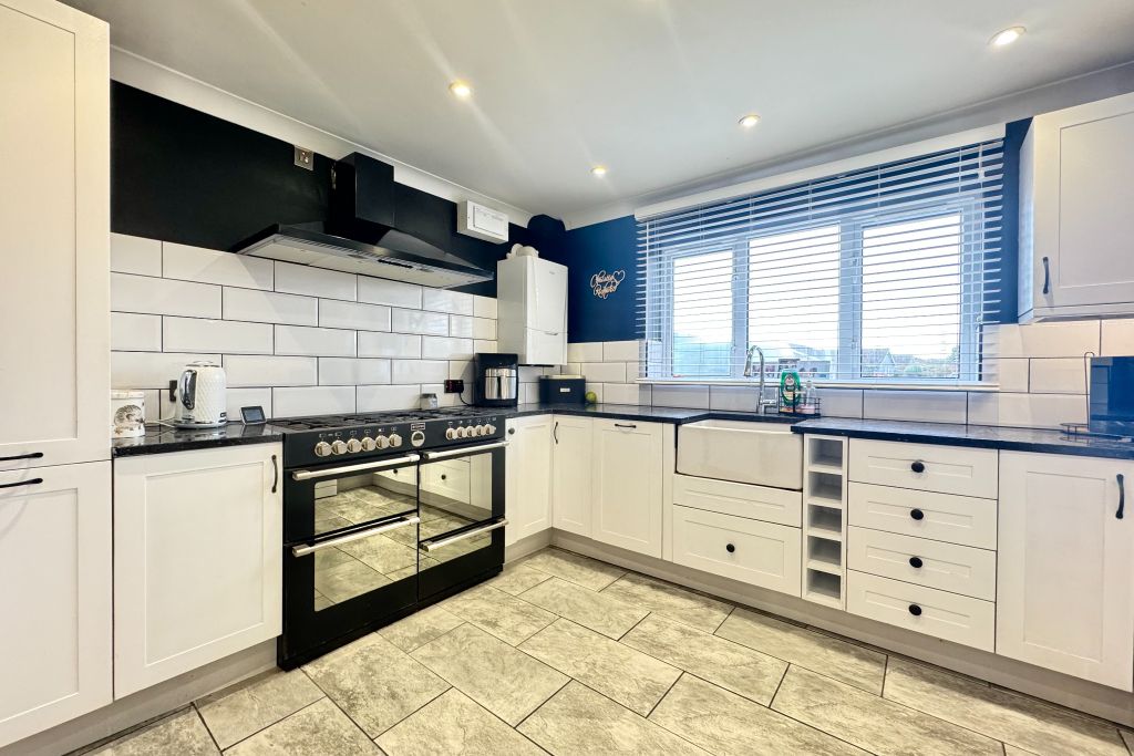 Property photo 3 of 15 Kitchen 1