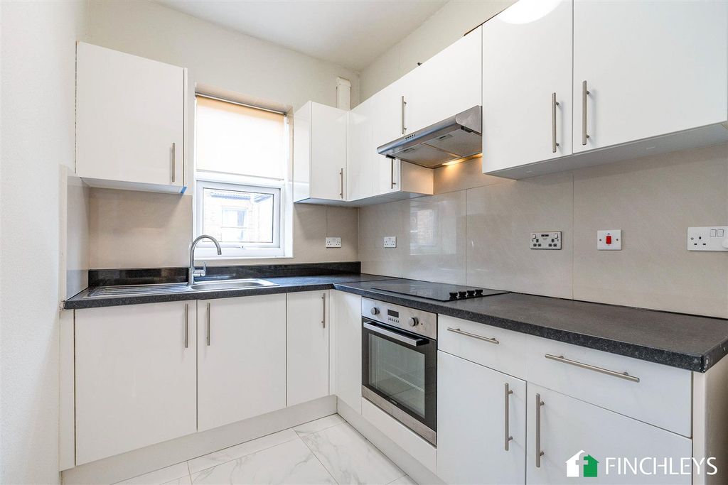 Property photo 2 of 10 83Longlanelondonn32Hy-16.Jpg