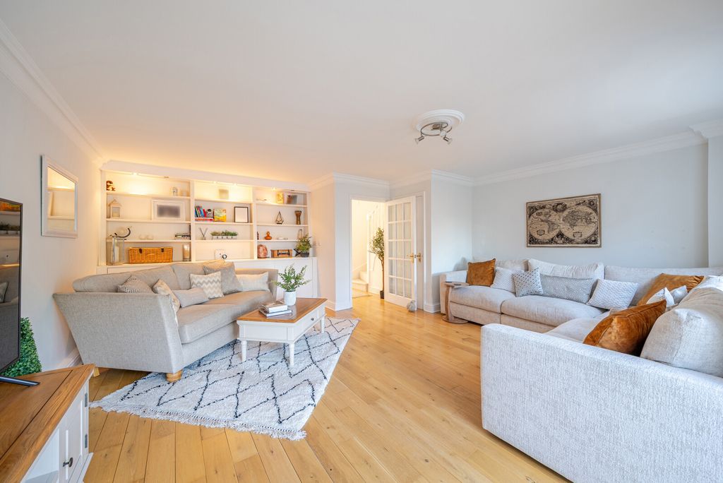 Property photo 2 of 16 1414909-15-6992Ea...