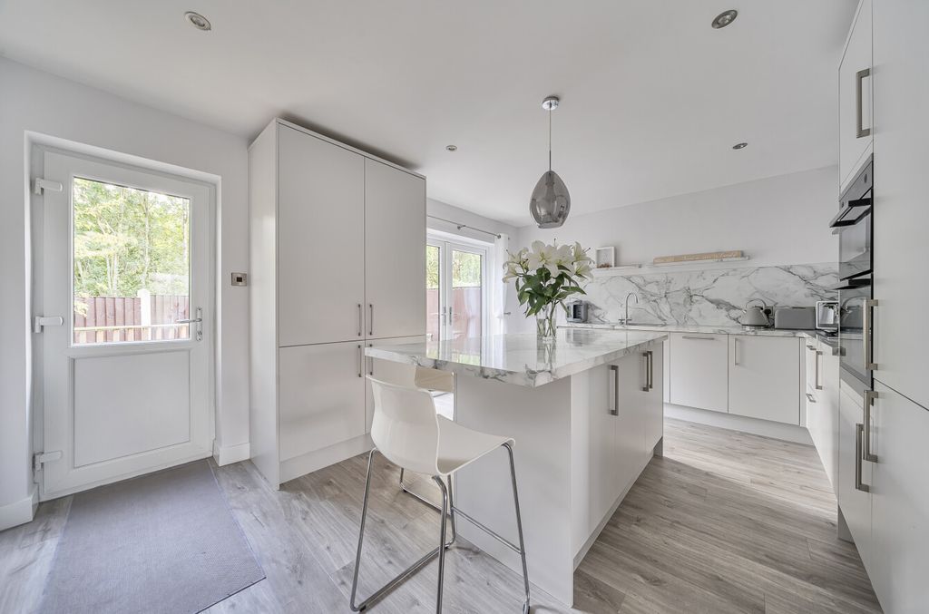 Property photo 2 of 10 1348224-4-68Bb088...