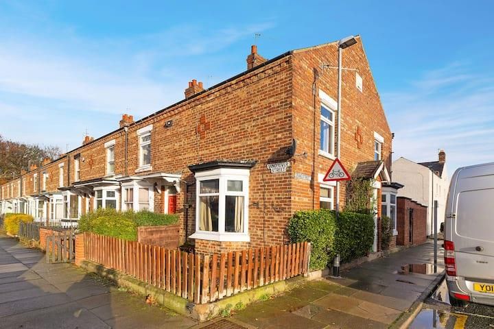 Property photo 1 of 12 Externally
