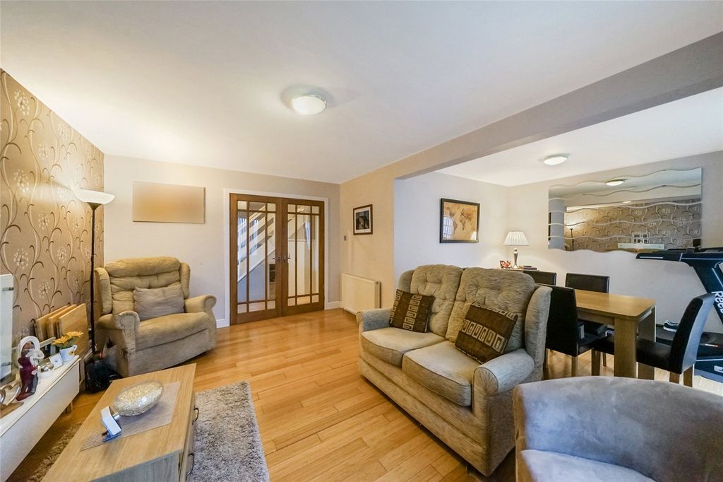 Property photo 2 of 23 Lounge