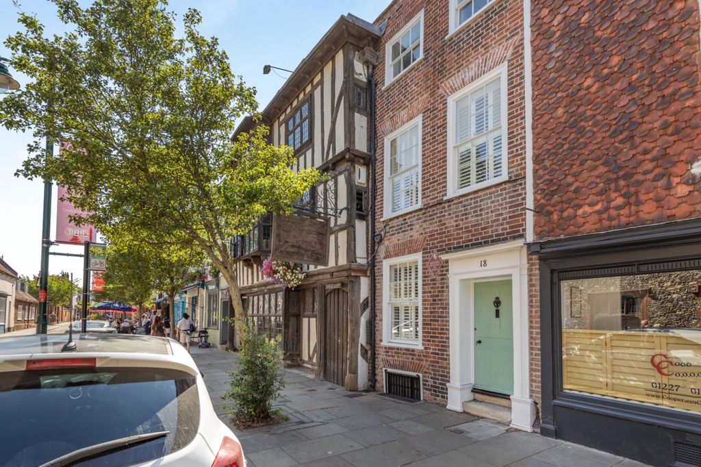 Property photo 1 of 13 18 Palace Street
