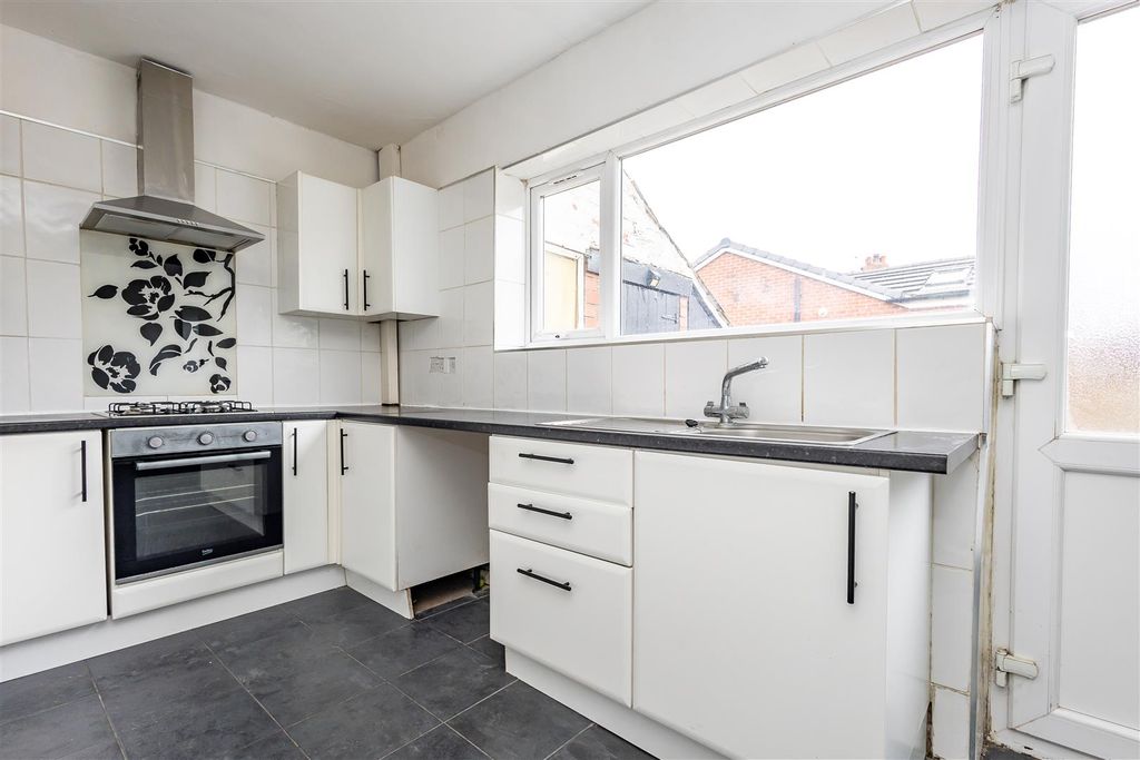 Property photo 3 of 12 Kitchen/Diner