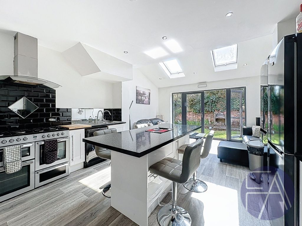 Property photo 2 of 23 5105113