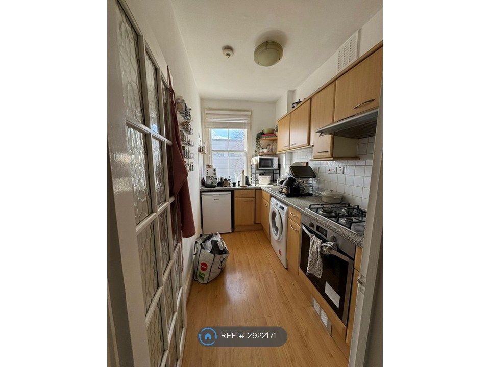 Property photo 3 of 6 Kitchen