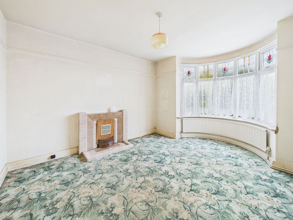 Property photo 2 of 13 Lounge