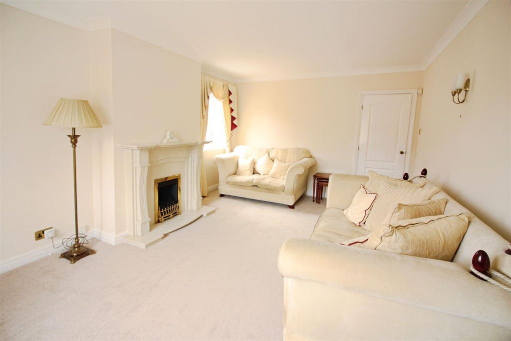 Property photo 3 of 13 Living Room