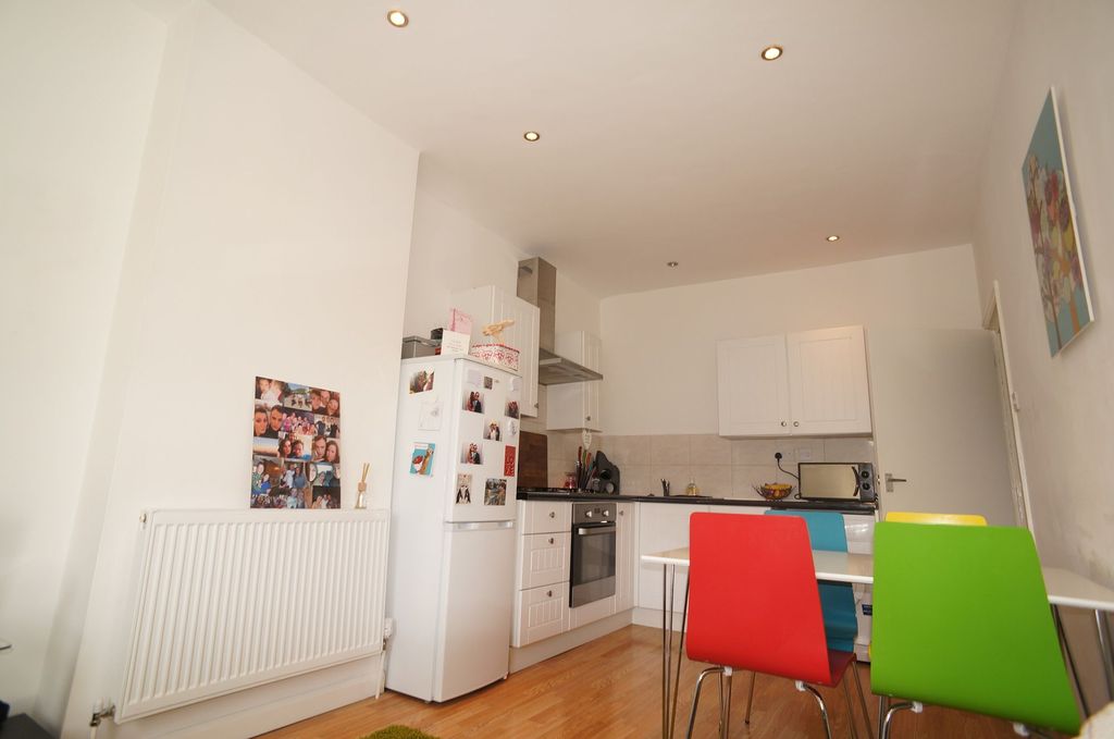 Property photo 3 of 6 Kitchen