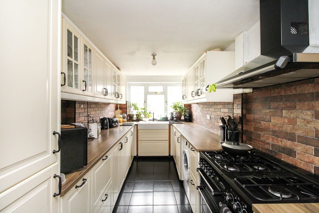 Property photo 3 of 13 Kitchen