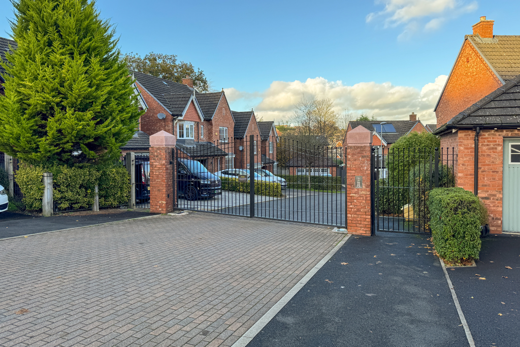 Property photo 2 of 32