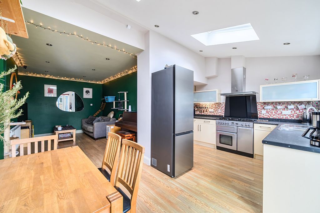 Property photo 2 of 20 1343688-8-68B03F9...