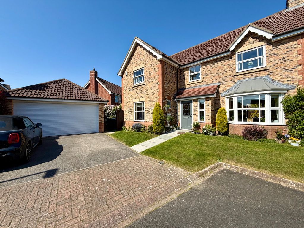 Property photo 1 of 19 Outside