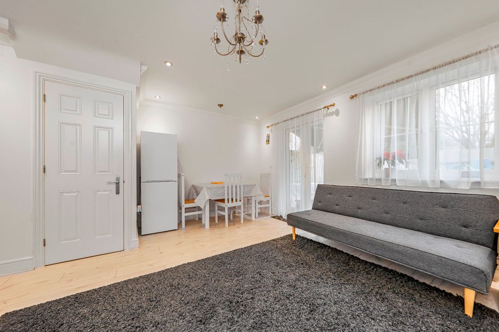 Property photo 3 of 11