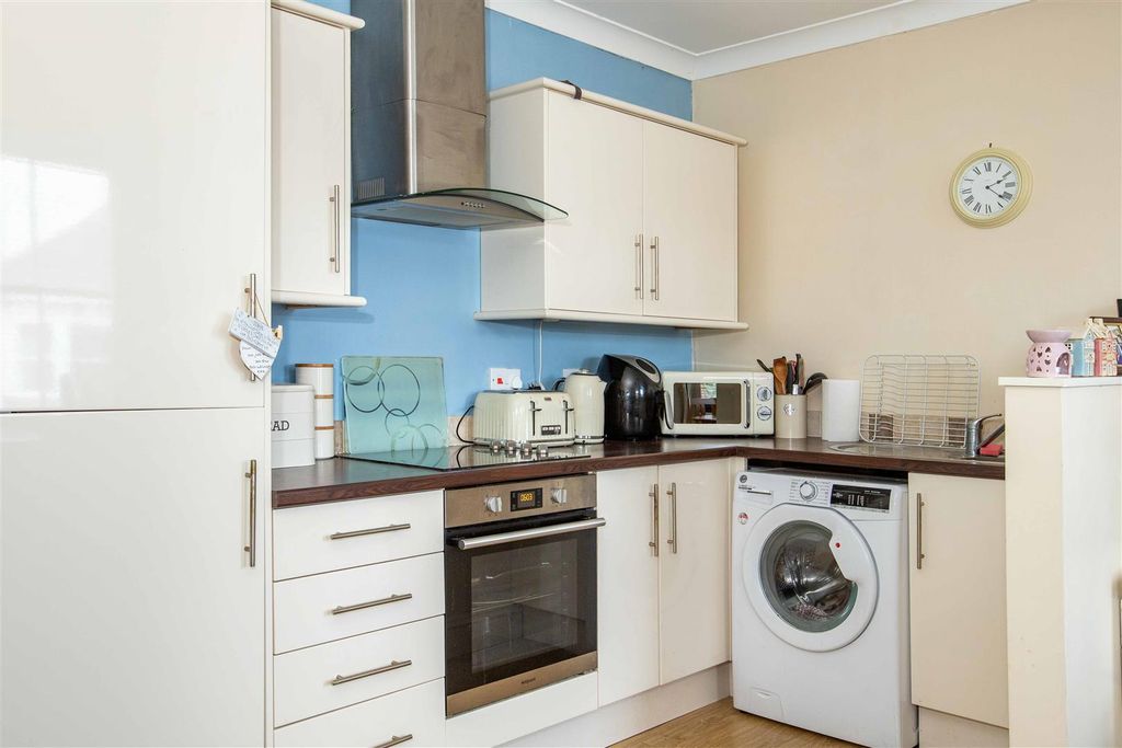 Property photo 2 of 8 Shakespeare-08.Jpg