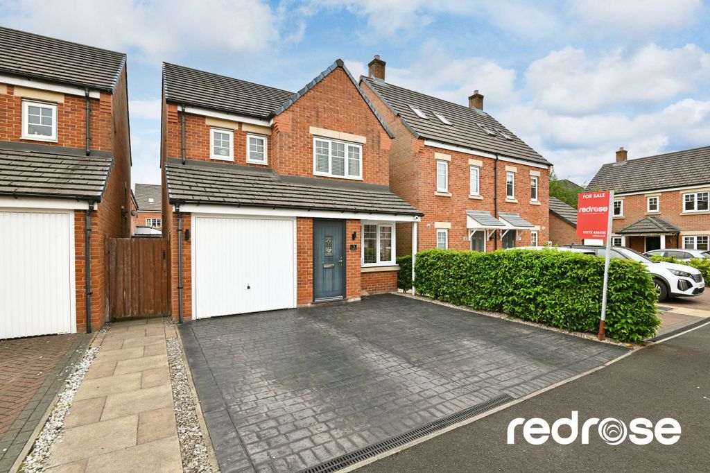 Property photo 1 of 23 Web_01 3 Ferndown Avenue-04