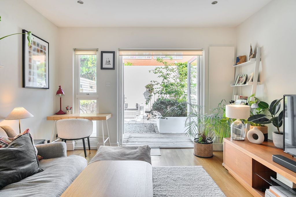 Property photo 2 of 27