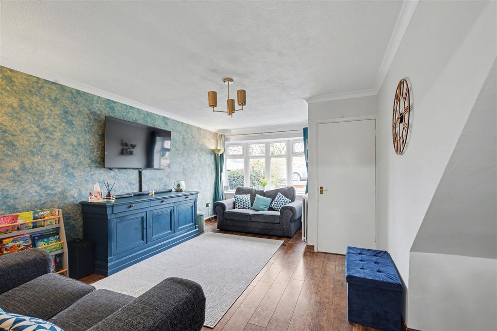 Property photo 2 of 19 Lounge