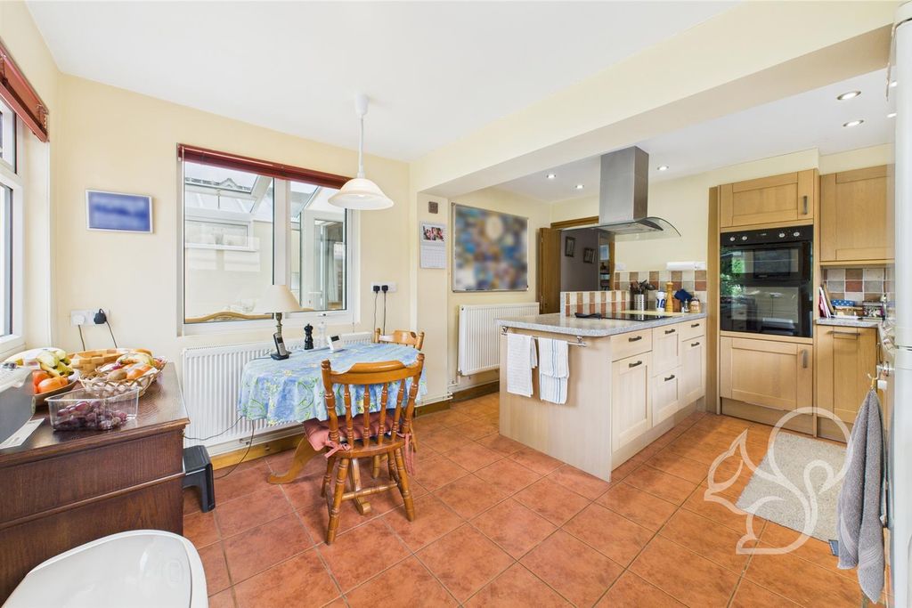 Property photo 3 of 25 Kitchen