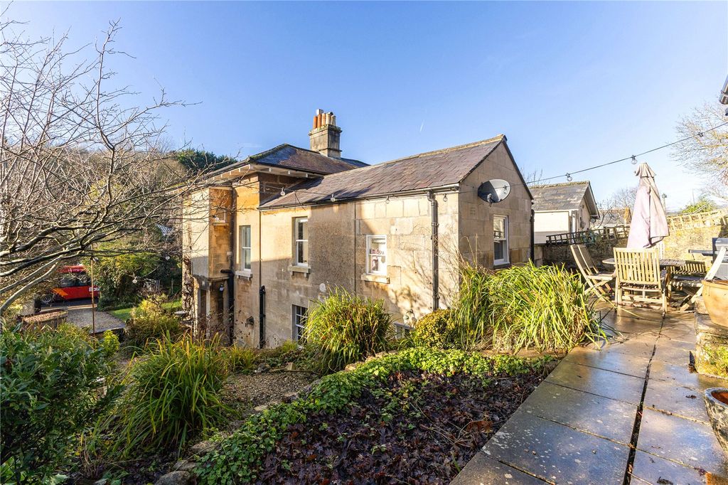 Property photo 2 of 24 Side