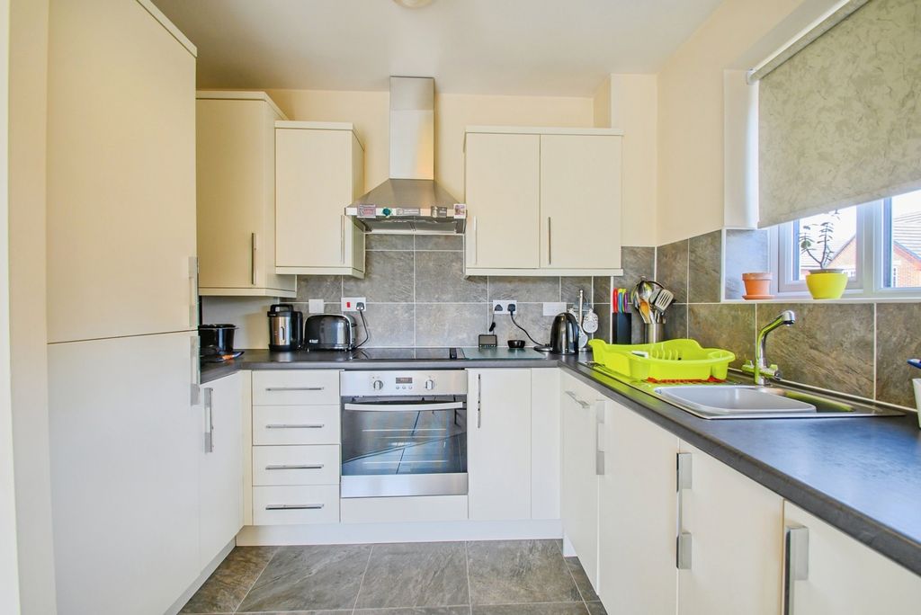 Property photo 2 of 17 Kitchen