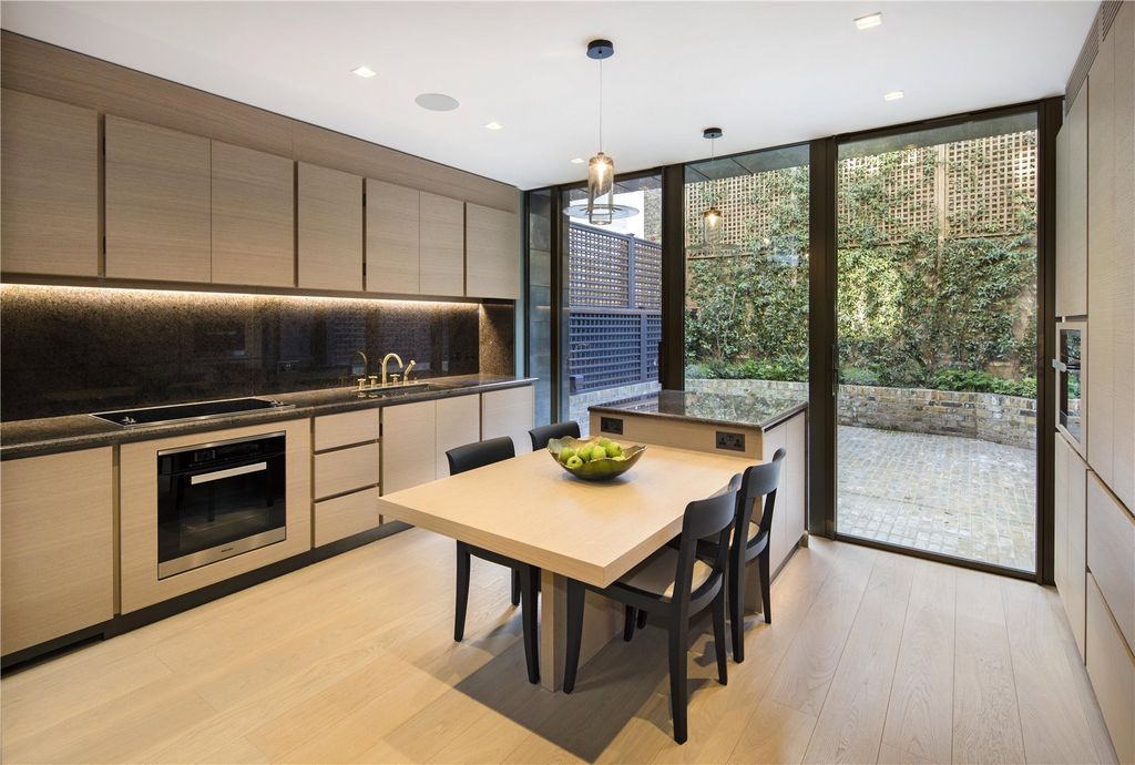 Property photo 2 of 17 Kitchen