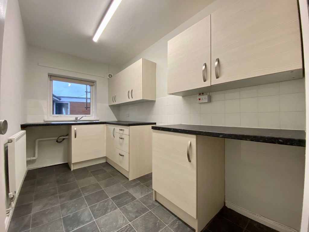 Property photo 2 of 6 Kitchen