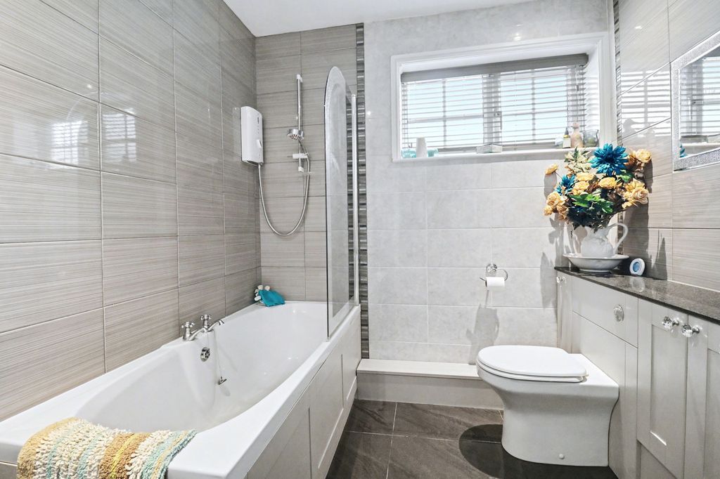 Additional image 17 of 4 bed detached bungalow for saleBotley Road, West End SO30