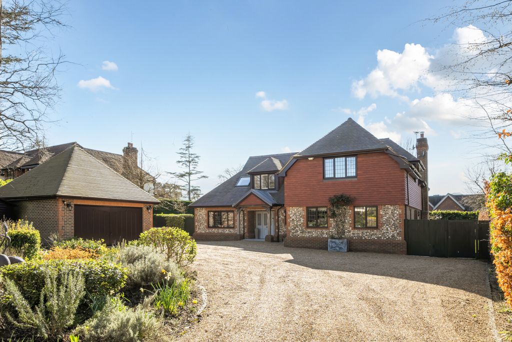 Property photo 1 of 25 Front