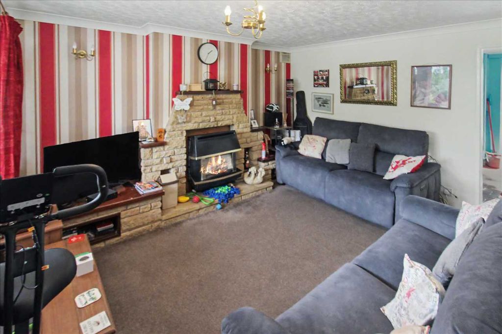 Property photo 3 of 15 Lounge