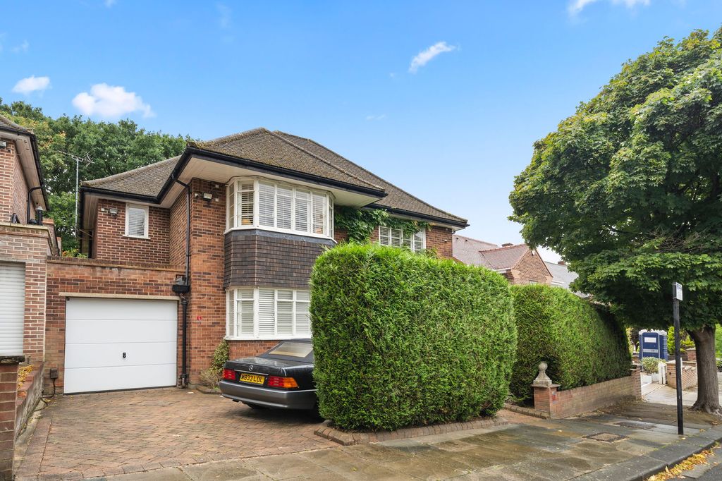 Property photo 1 of 18