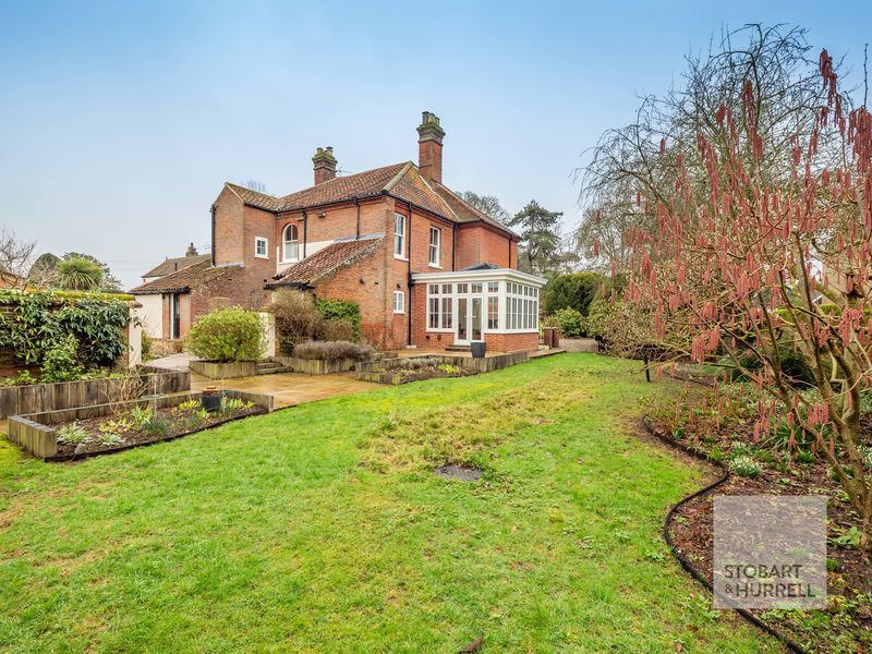 Property photo 3 of 42 Side Garden