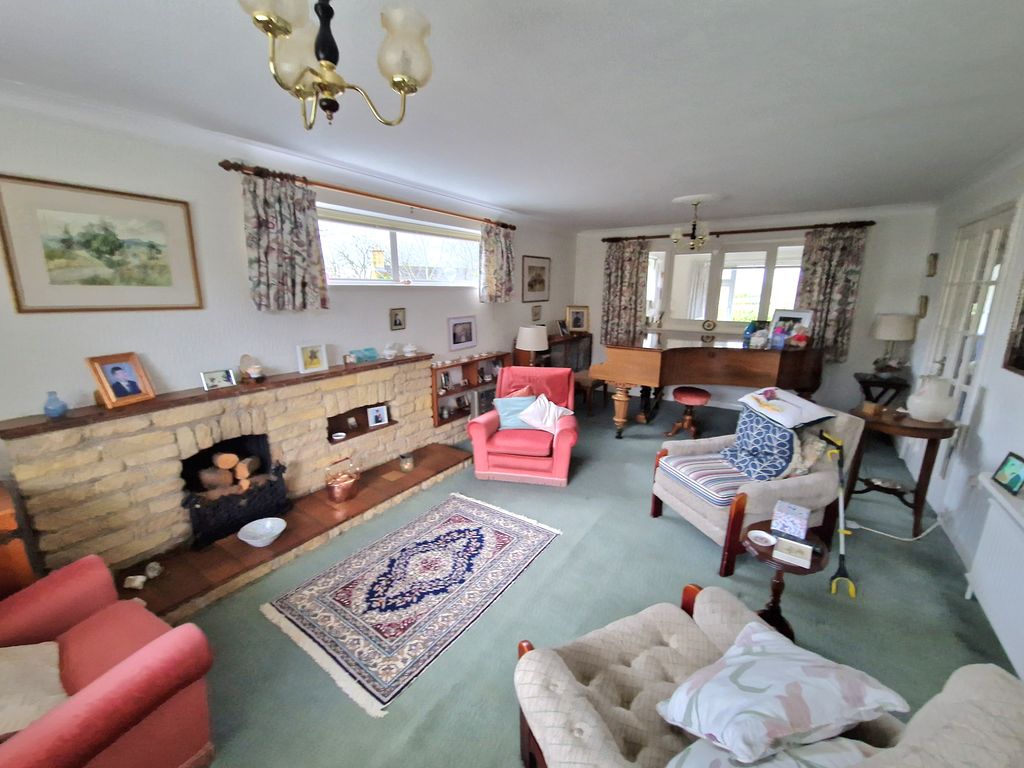 Property photo 3 of 10 Living Room