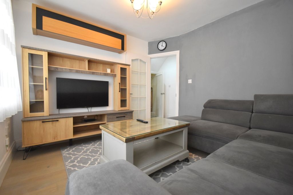 Property photo 2 of 12 Lounge