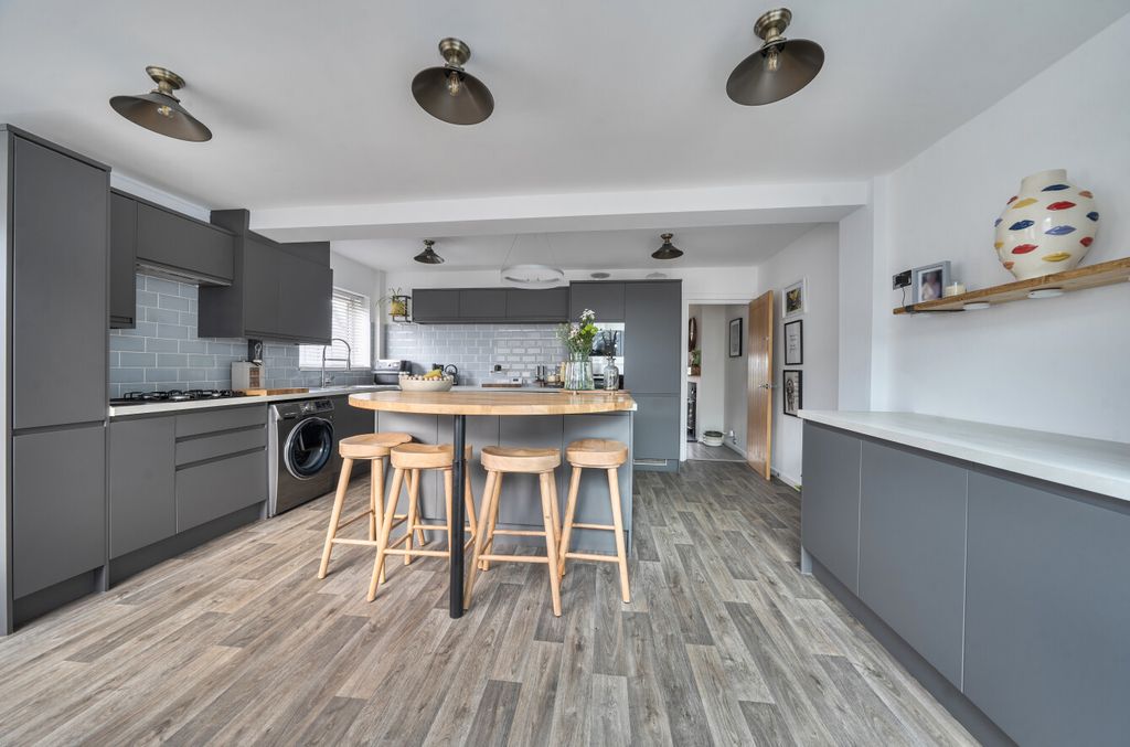 Property photo 2 of 23 Kitchen