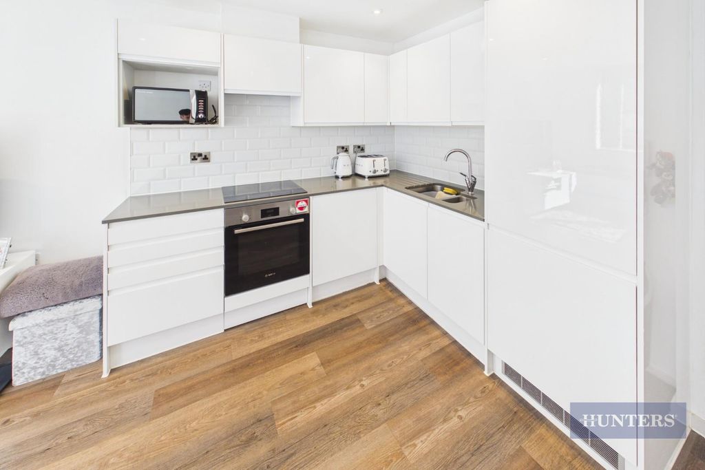 Property photo 3 of 12 Cam05152G0-Pr0531-Still002.Jpg