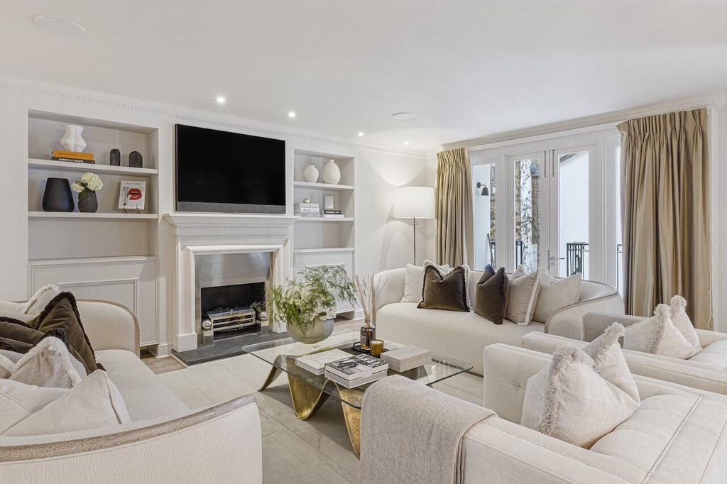 Property photo 2 of 13 Living Room